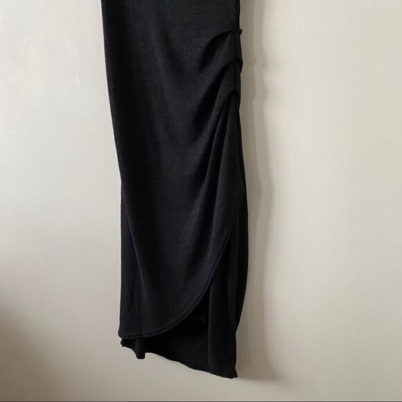 Aritiza" wilfred" izadora" black ruched midi dress - Picture 5 of 6